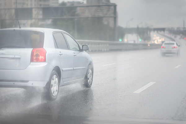 How Do You Regain Control After Hydroplaning?